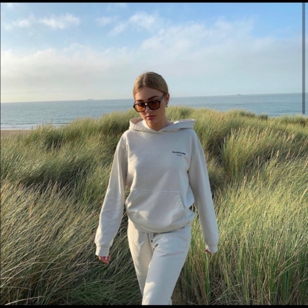 🦴 TALENTLESS LADIES 🦴 BONE COLOR HOODIES - Picture 3 of 11